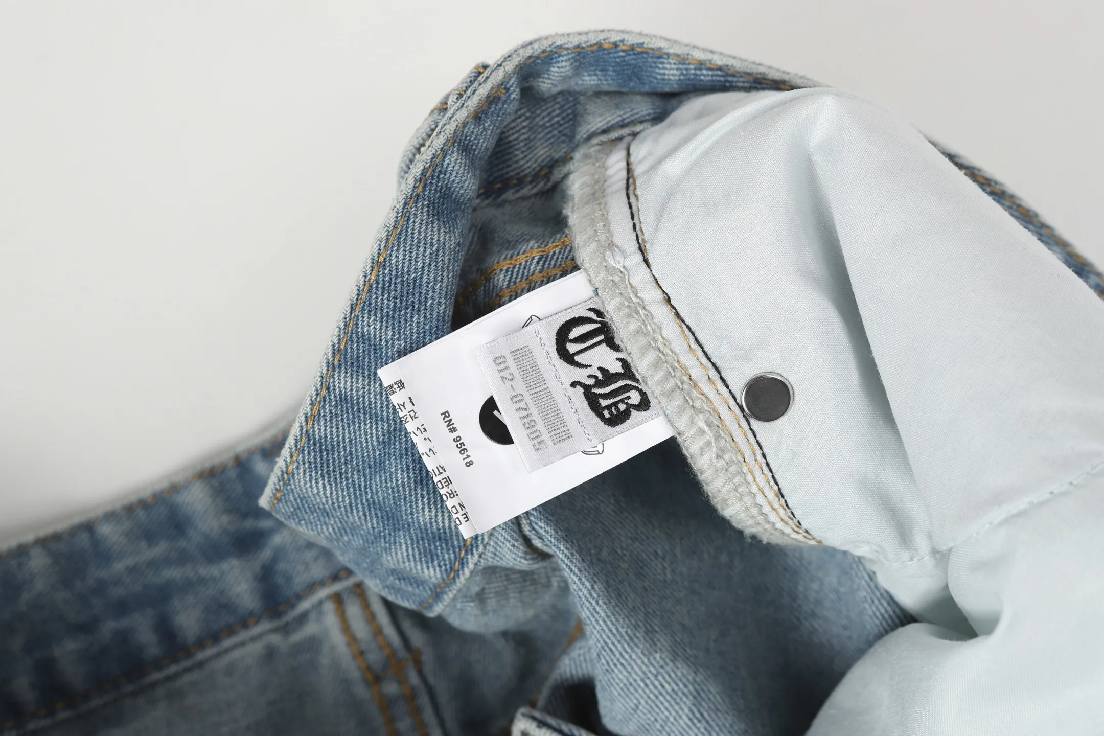 P260 Cross-border model, please do not place an order if you are pursuing quality - Chrome Hearts/Chrome Hearts Cross ✝️ Inlaid embroidered washed jeans, trousers and casual pants - High weight, high density and high quality. The wool is soft, delicate and skin-friendly. It feels soft and silky. It has excellent warmth and skin-friendly properties. - Customized weaving and dyeing, no color difference. No matter the fabric or workmanship details, it beats the ordinary version on the market - Hardware zipper accessories are all customized, full of details -Colour: washed blue -Size: 28 30 32 34 36